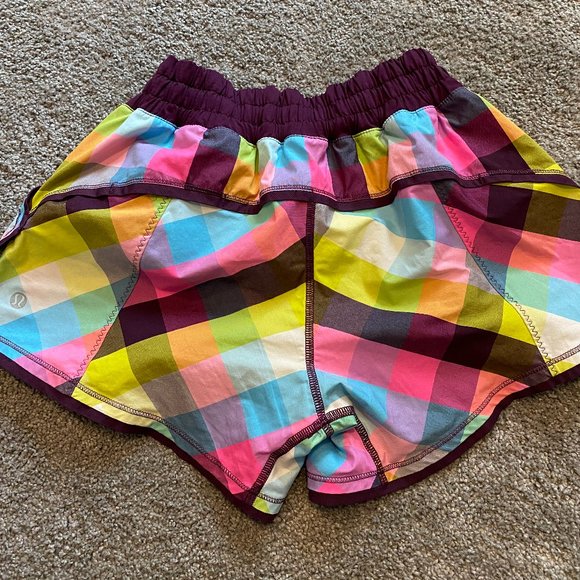 Lululemon Speed Shorts Size 4 - Picture 5 of 8